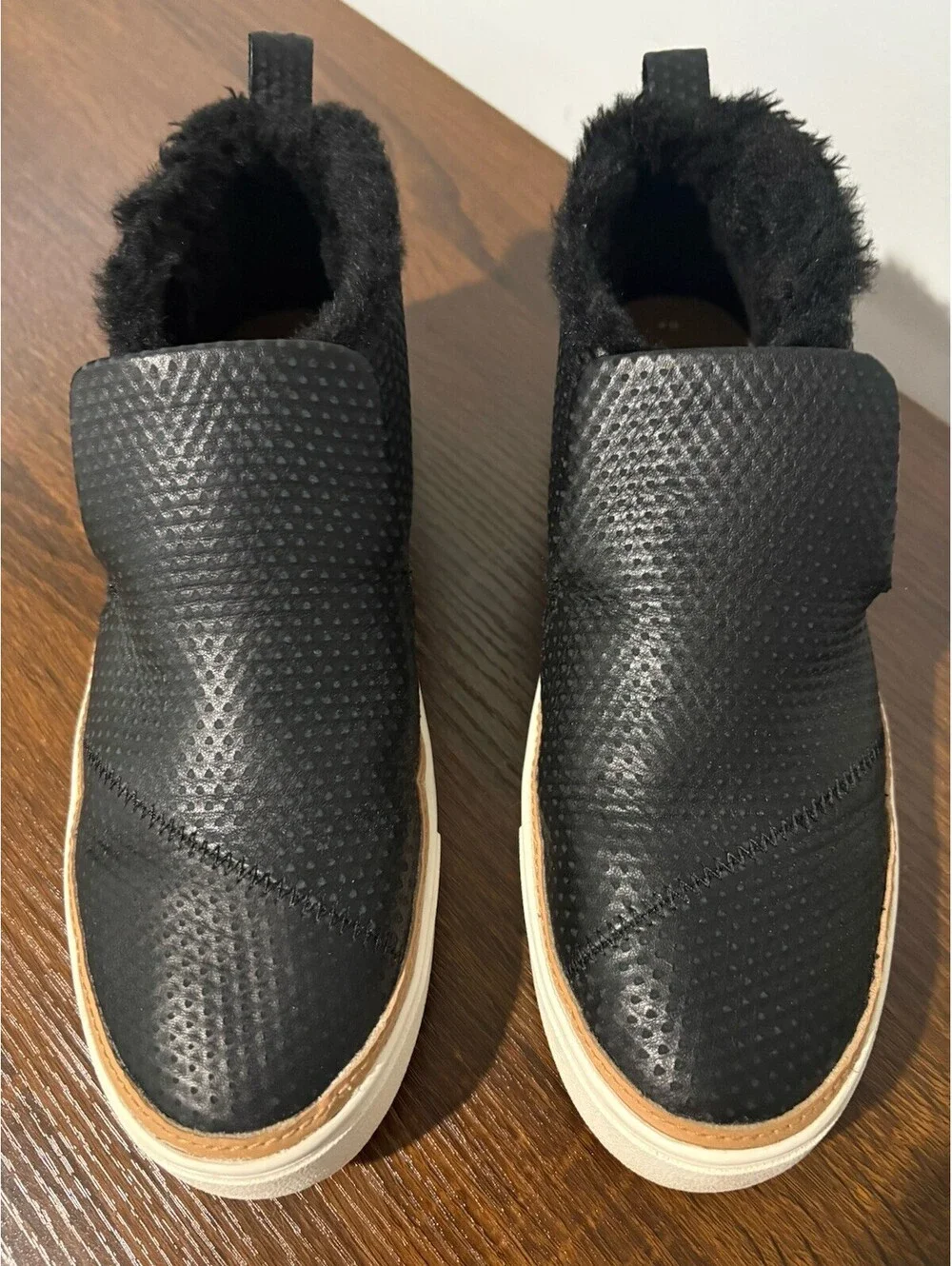 TOMS Women’s Size 8 Paxton Black Embossed Leather Faux Fur Lined Bootie